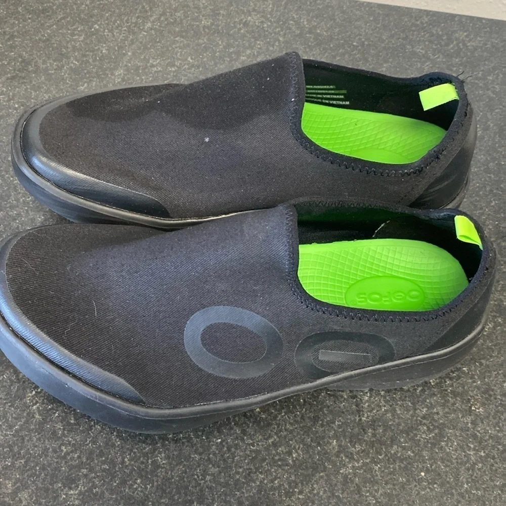 MEN'S OOMG EEZEE LOW SHOE - BLACK 42.5